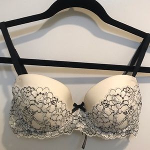 Victoria’s Secret White Lace Bra 34C